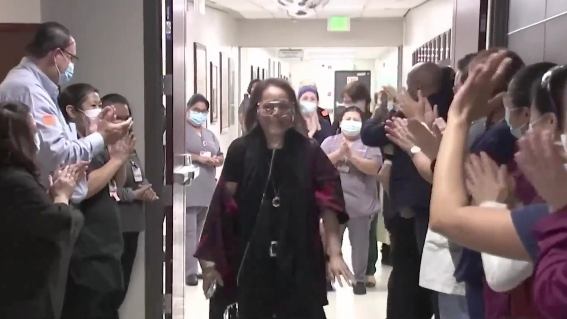 La emotiva despedida a una enfermera tras ocho meses ingresada en la UCI por coronavirus Coronavirus