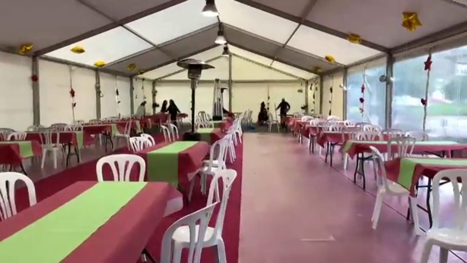 Chus, vecina de Santiago, vuelve a organizar una cena navideña para 100 personas desfavorecidas