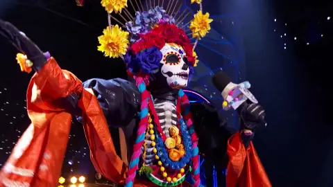 Catrina se empodera al interpretar 'I will survive' de Gloria Gaynor Catrina se empodera al interpretar 'I will survive' de Gloria Gaynor
