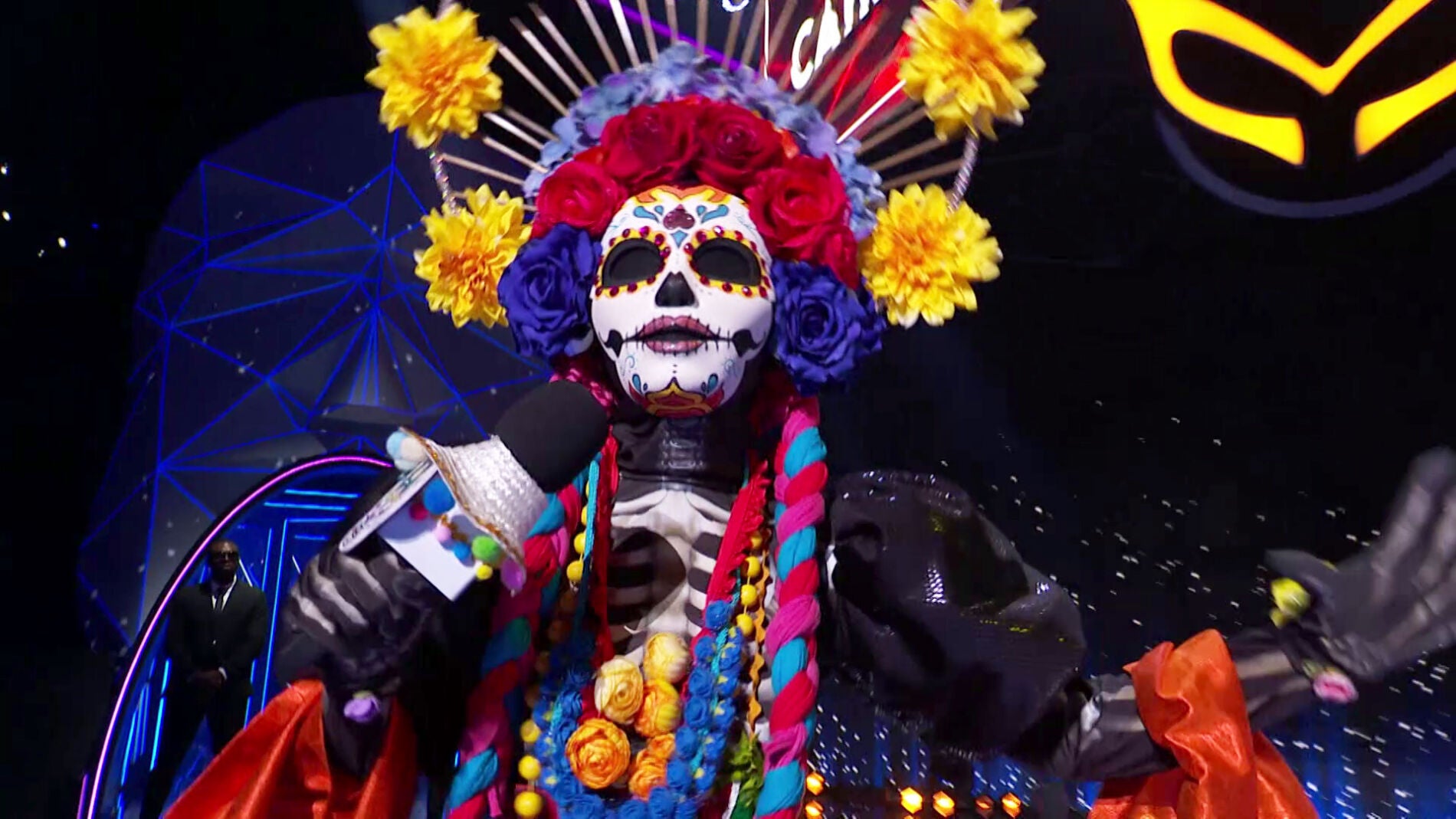 Catrina saca su lado más sensual cantando 'Mi cama' de Karol G