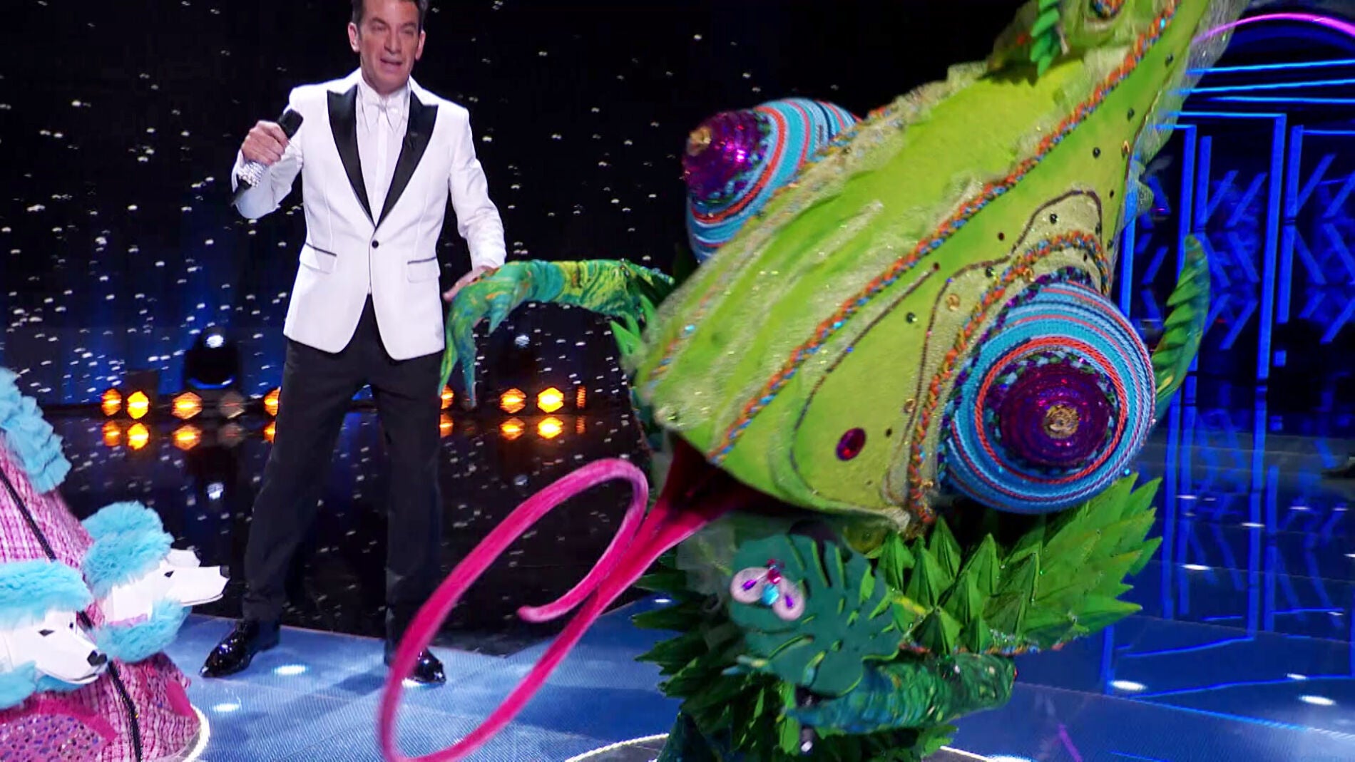 Camale&oacute;n, buen rollo y vozarr&oacute;n cantando 'Feelling good' de Michael Bubl&eacute;