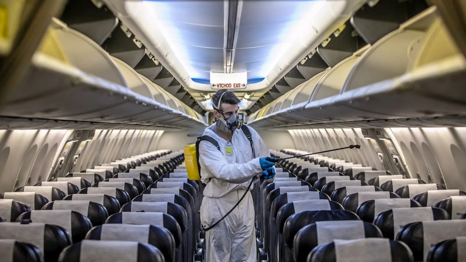 Desinfecci&oacute;n de aviones