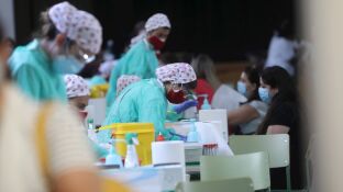 Sanitarios luchando contra el coronavirus