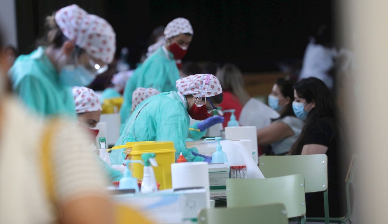 Sanitarios luchando contra el coronavirus Sanitarios luchando contra el coronavirus