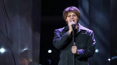 Un romántico Jorge González recuerda a ‘Someone you loved’ como Lewis Capaldi
