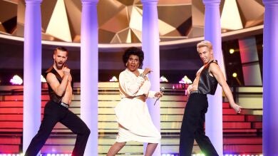 Belinda Washington contagia el buen rollo de ‘Can’t take my eyes of you’ como Boys Town Gang
