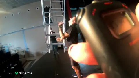 El último e increíble récord de Christian López: sostiene una escalera con su barbilla durante más de 17 minutos El último e increíble récord de Christian López: sostiene una escalera con su barbilla durante más de 17 minutos