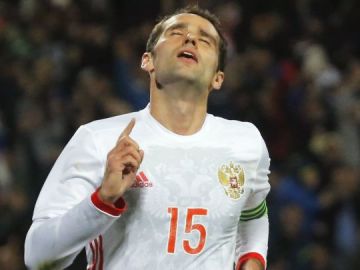 Roman Shirokov durante un partido con Rusia 