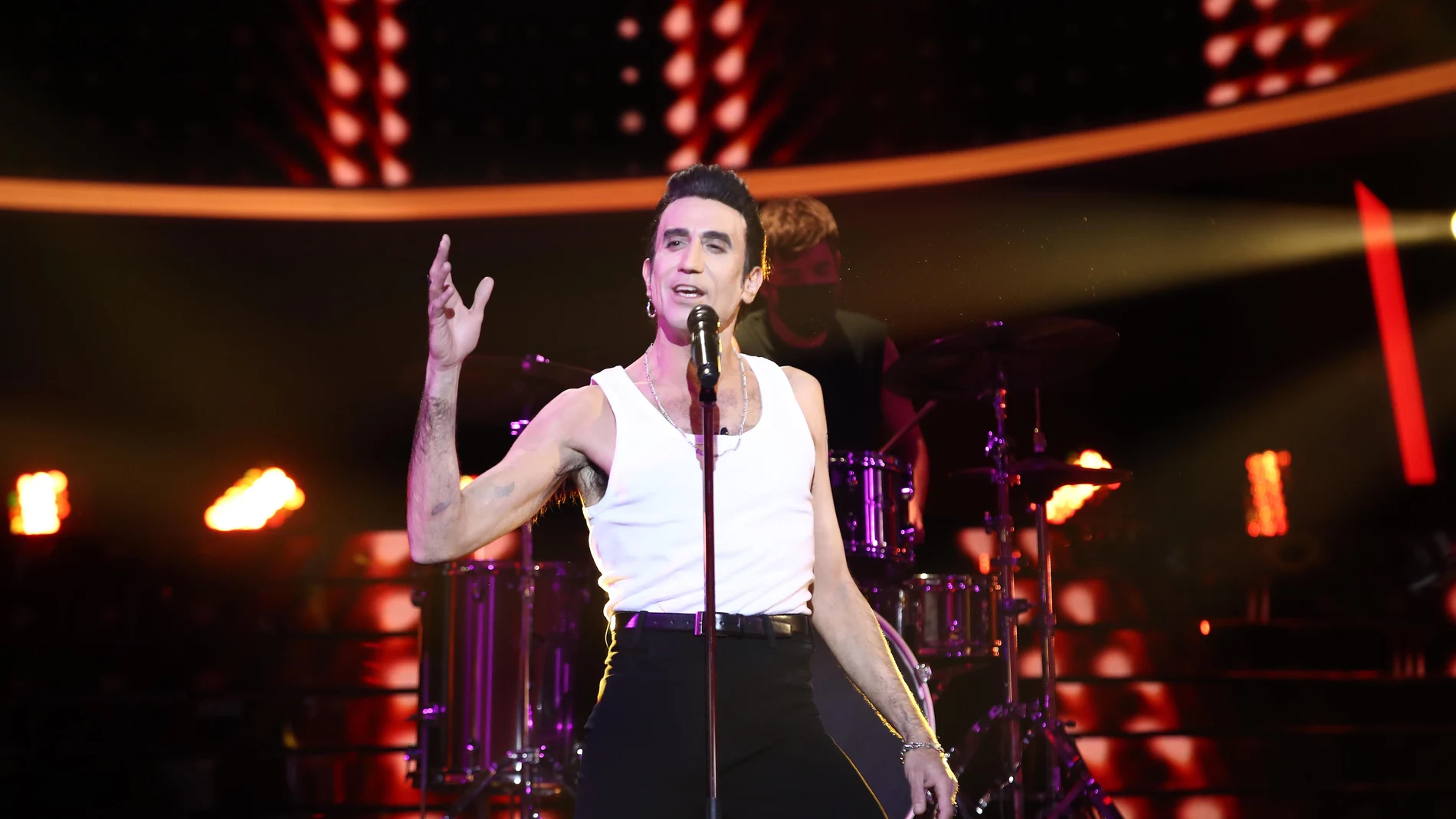 Mario Vaquerizo se convierte en una auténtica ‘Rock ‘n’ Roll Star’ como Loquillo