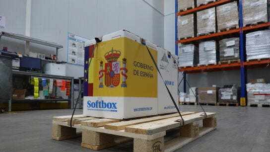 Llegan a España las primeras dosis de la vacuna contra la COVID-19