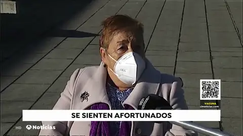 La ilusión de las primeras personas que recibirán la vacuna frente al coronavirus: "Me parece estupendo" La ilusión de las primeras personas que recibirán la vacuna frente al coronavirus: "Me parece estupendo"