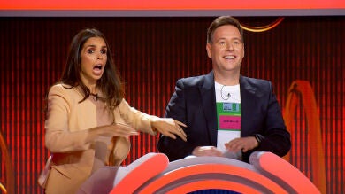 El divertido fallo de los famosos en ‘El juego de los anillos’ con una señal de tráfico: ¿Sabrías identificar el error? 