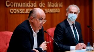 El viceconsejero de Salud P&uacute;blica y Plan Covid-19, Antonio Zapatero, y el consejero de Sanidad de la Comunidad de Madrid, Enrique Ruiz Escudero