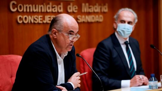 El viceconsejero de Salud P&uacute;blica y Plan Covid-19, Antonio Zapatero, y el consejero de Sanidad de la Comunidad de Madrid, Enrique Ruiz Escudero