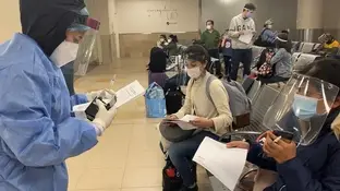 Imagen de un control en un aeropuerto Imagen de un control en un aeropuerto
