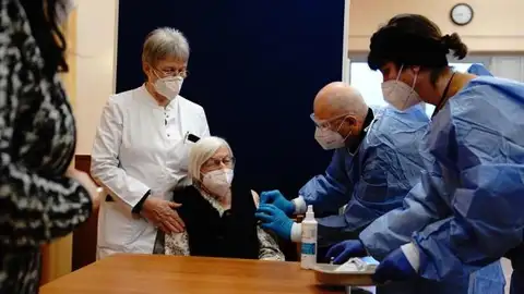 Primera vacunada contra el coronavirus en Alemania Primera vacunada contra el coronavirus en Alemania