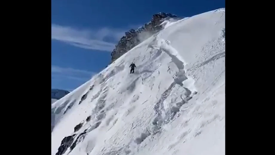 Momento de la avalancha en Ast&uacute;n