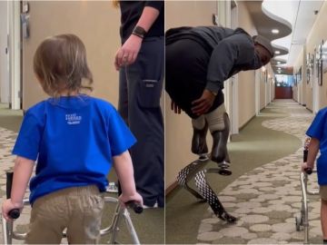 Blake Leeper enseña a andar a un pequeño con una prótesis
