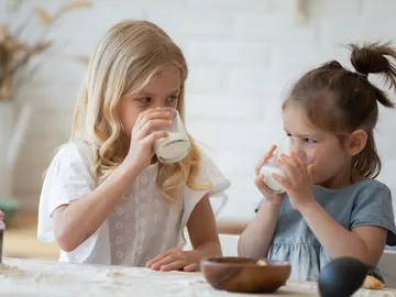 Tomando leche Tomando leche