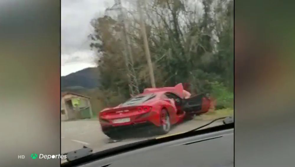 El piloto 'Cohete' Suárez destroza su Ferrari en una carretera secundaria de Asturias: "Es un punto negro y espero que las autoridades tomen medidas"
