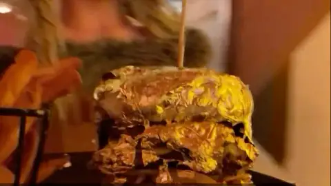 Hamburguesa de oro en Bogotá Colombia