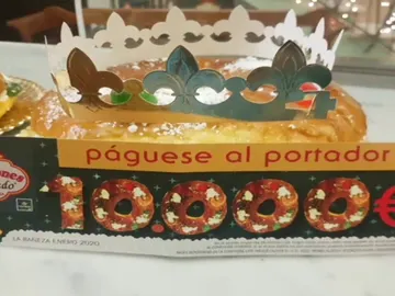 10.000 euros en el interior de un roscón en la confitería de La Bañeza, León 10.000 euros en el interior de un roscón en la confitería de La Bañeza, León