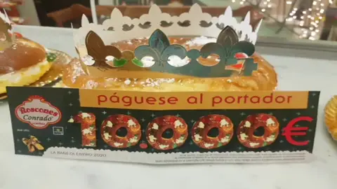 10.000 euros en el interior de un roscón en la confitería de La Bañeza, León 10.000 euros en el interior de un roscón en la confitería de La Bañeza, León