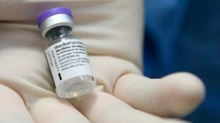 La vacuna de Pfizer contra la COVID-19 pasar&aacute; a llamarse Comirnaty