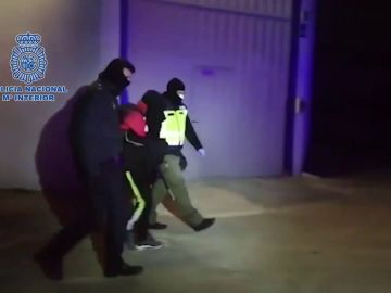 La Policía Nacional detiene a un familiar de un miembro del Daesh por amenazar a los viandantes con un machete en Castellón