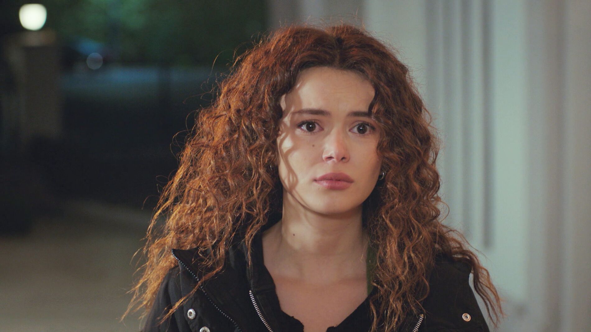 Avance de &lsquo;Mujer&rsquo;: &iquest;Prepara una nueva venganza? Sirin vuelve a refugiarse en la mansi&oacute;n de Suat 