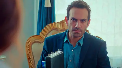 El ambicioso plan de Demir, a punto de arruinarse por Öykü El ambicioso plan de Demir, a punto de arruinarse por Öykü