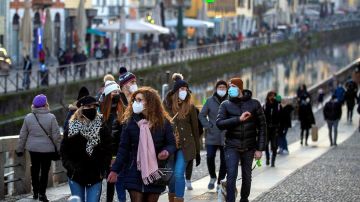 Así evoluciona la pandemia del coronavirus por edades en España