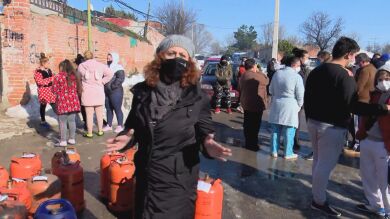 La muerte de un vecino que llevaba 2 meses sin luz en la Cañada Real aviva la 