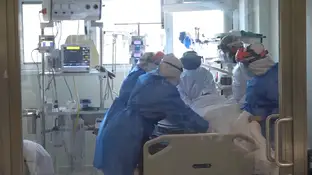 Una UCI con un paciente de coronavirus Una UCI con un paciente de coronavirus