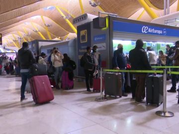 Seis días después del temporal Filomena la situación en el aeropuerto de Barajas sigue siendo caótica