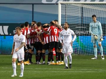 El Athletic Club celebra el gol de Raúl García