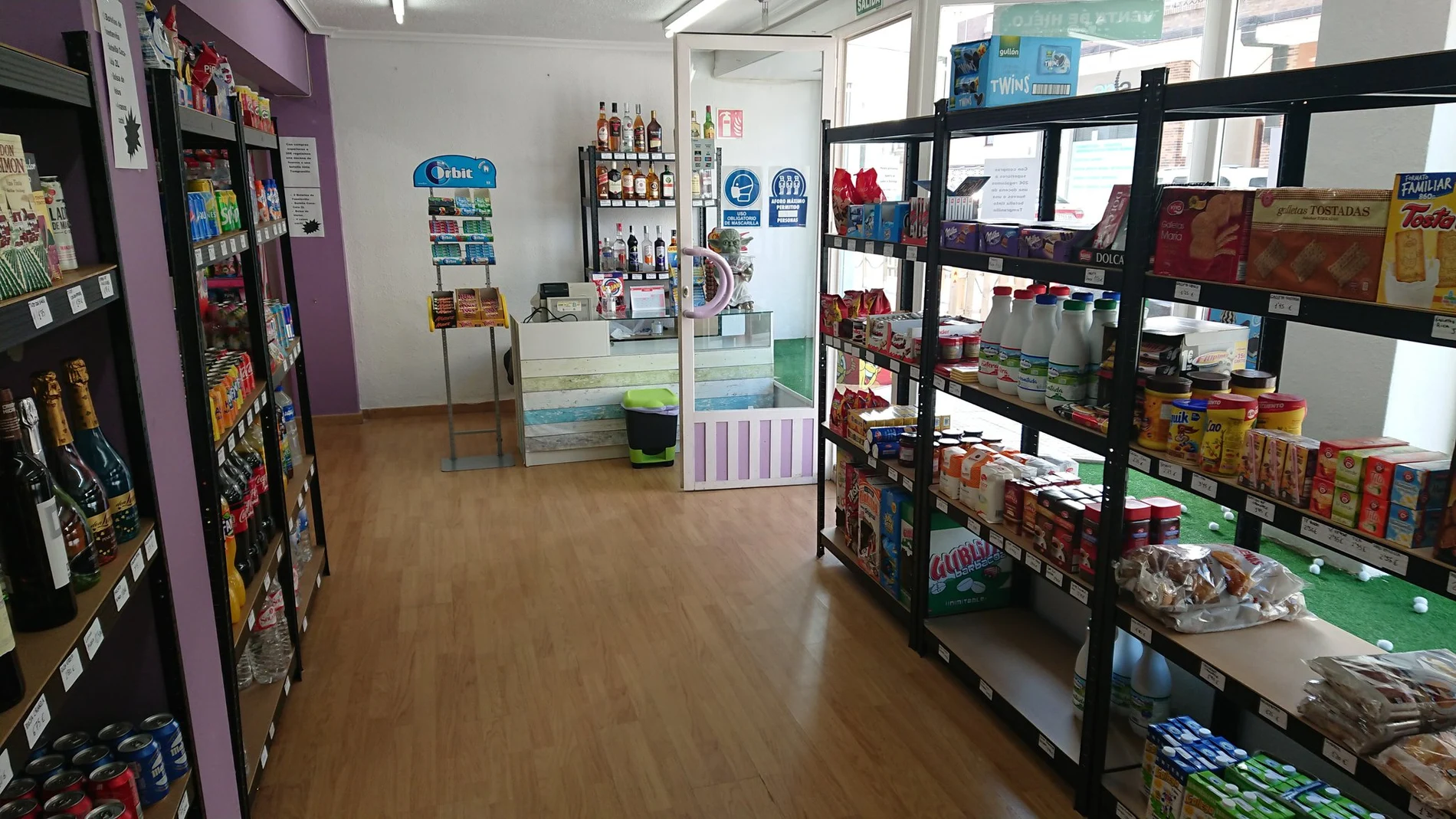 Fotografía de la tienda. Fotografía de la tienda.