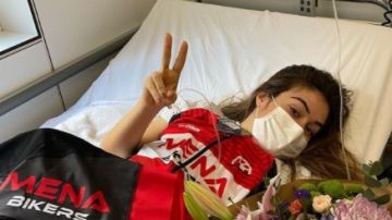 La ciclista Enara López, tras sufrir un atropello