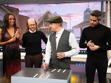 Don Rogelio vuelve a vencer en 'el juego de los 15 palos' contra Roberto Leal, Ana Peleteiro y Santiago Segura Don Rogelio vuelve a vencer en 'el juego de los 15 palos' contra Roberto Leal, Ana Peleteiro y Santiago Segura