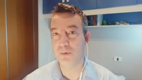 El mensaje de César Carballo a Salvador Illa: ¿Cuántos muertos hacen falta para decretar el confinamiento? El mensaje de César Carballo a Salvador Illa: ¿Cuántos muertos hacen falta para decretar el confinamiento?