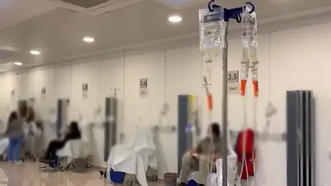El Hospital Clínico de Málaga convierte la cafetería en un hospital de día por el aumento de hospitalizaciones por coronavirus El Hospital Clínico de Málaga convierte la cafetería en un hospital de día por el aumento de hospitalizaciones por coronavirus