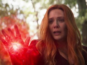 Elizabeth Olsen como Bruja Escarlata en 'Vengadores: Infinity War'