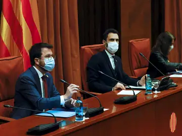 El vicepresidente de la Generalitat, Pere Aragonés, el presidente del Parlament, Roger Torrent, y la consellera de Presidencia, Meritxell Budó, durante la cumbre de gobierno y partidos catalanes. El vicepresidente de la Generalitat, Pere Aragonés, el presidente del Parlament, Roger Torrent, y la consellera de Presidencia, Meritxell Budó, durante la cumbre de gobierno y partidos catalanes.