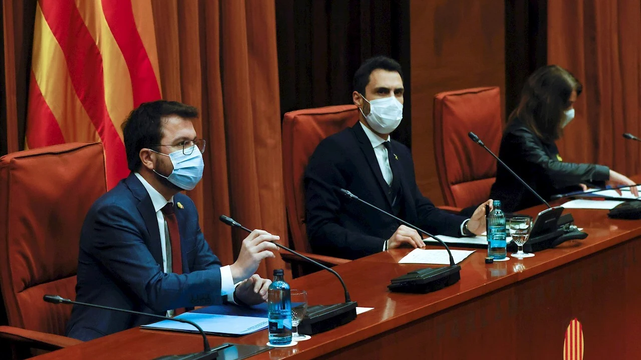 El vicepresidente de la Generalitat, Pere Aragonés, el presidente del Parlament, Roger Torrent, y la consellera de Presidencia, Meritxell Budó, durante la cumbre de gobierno y partidos catalanes. El vicepresidente de la Generalitat, Pere Aragonés, el presidente del Parlament, Roger Torrent, y la consellera de Presidencia, Meritxell Budó, durante la cumbre de gobierno y partidos catalanes.