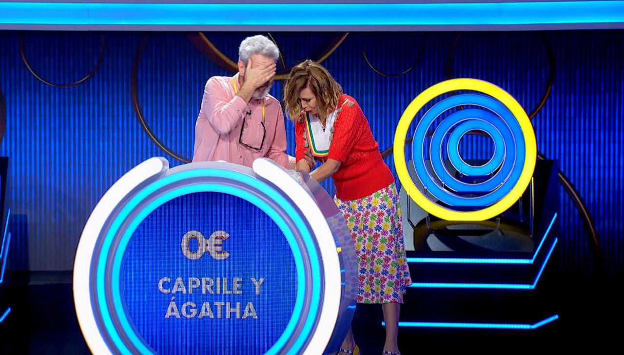 El cabezazo de Lorenzo Caprile y Ágatha Ruiz de la Prada ante la euforia por jugar El cabezazo de Lorenzo Caprile y Ágatha Ruiz de la Prada ante la euforia por jugar