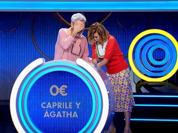 El cabezazo de Lorenzo Caprile y Ágatha Ruiz de la Prada ante la euforia por jugar El cabezazo de Lorenzo Caprile y Ágatha Ruiz de la Prada ante la euforia por jugar