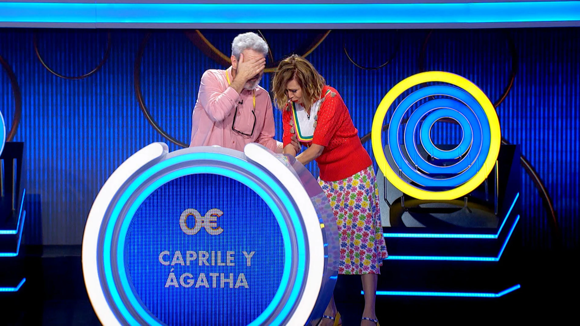 El cabezazo de Lorenzo Caprile y Ágatha Ruiz de la Prada ante la euforia por jugar 