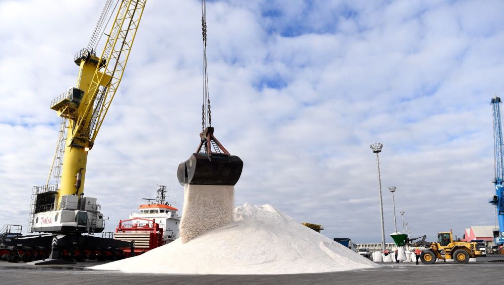 Más de 5000 toneladas llegan a A Coruña para hacer frente a las heladas del norte de España