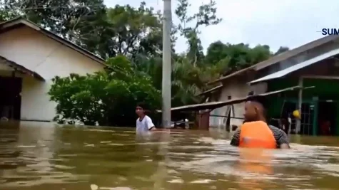 Más de 37.000 personas evacuadas por temor ante un posible tsunami en las Islas Célebes (Indonesia) Más de 37.000 personas evacuadas por temor ante un posible tsunami en las Islas Célebes (Indonesia)