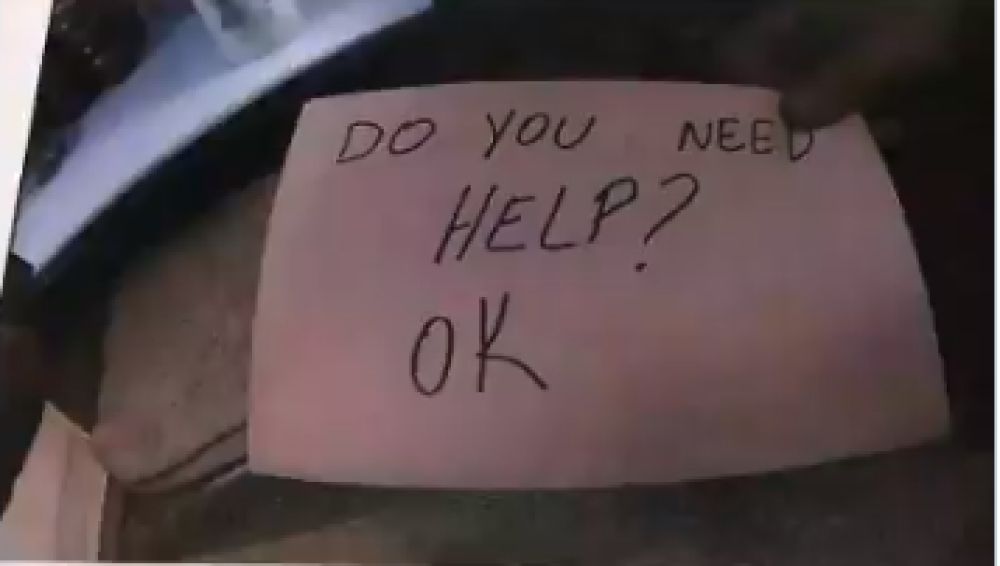 Una camarera de una restaurante en Orlando rescata a un niño maltratado a través de una nota: ¿Necesitas ayuda?